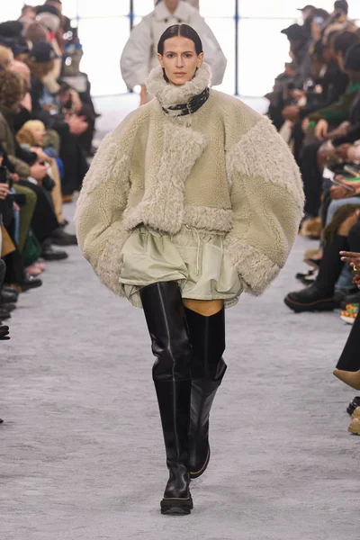 Look 8